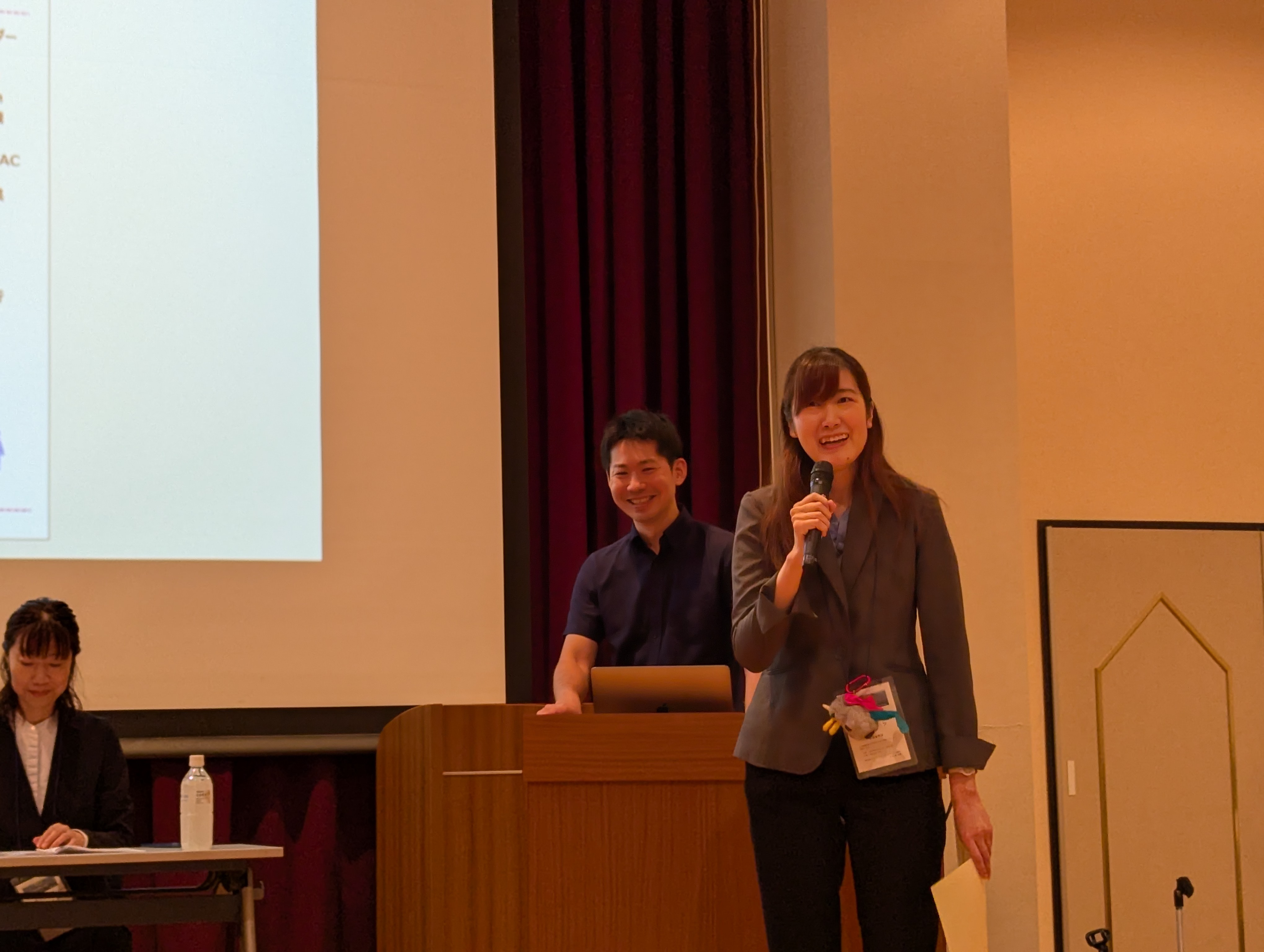 Design Attitude賞 下山様 賞状授与の様子